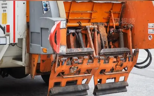 英國男子躲垃圾箱取暖，被垃圾車收走碾壓身亡